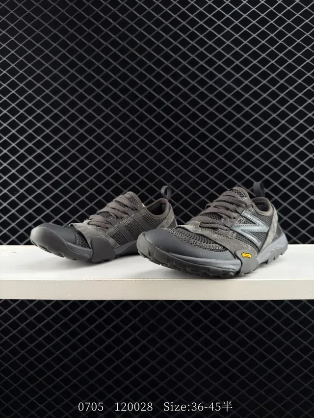 New Balance MTAD Series Gris Noir Minimaliste Maille Et Daim Sneakers Lifestyle 2