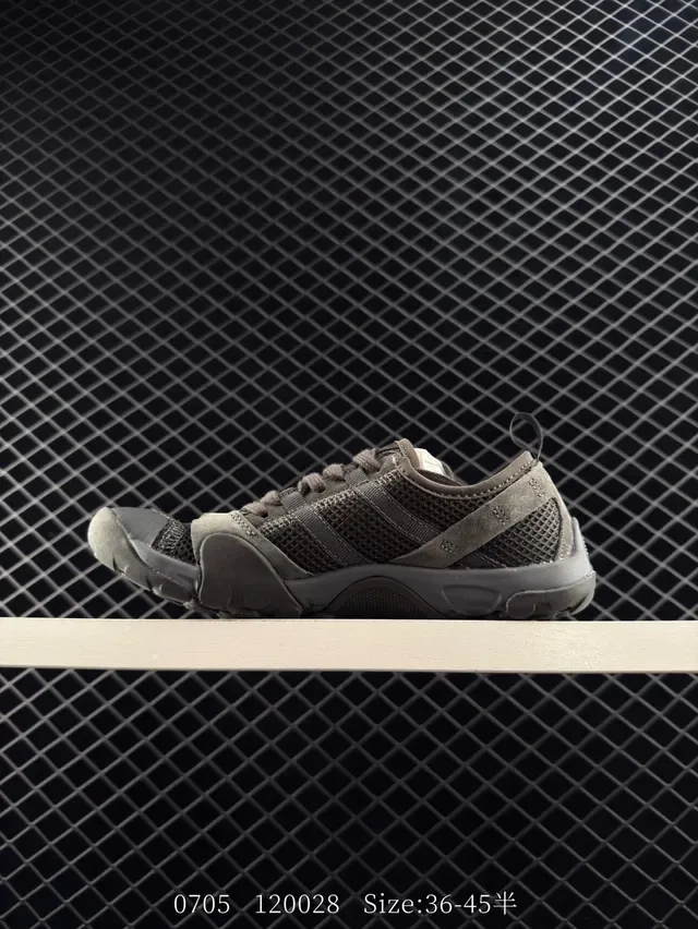 New Balance MTAD Series Gris Noir Minimaliste Maille Et Daim Sneakers Lifestyle 5