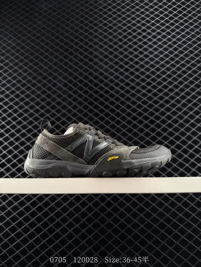 New Balance MTAD Series Gris Noir Minimaliste Maille Et Daim Sneakers Lifestyle 6