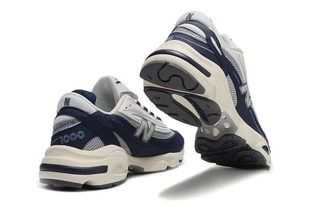 New Balance Navy White Midsole Maille Et Overlay Synthétique Chaussures Chunky 3