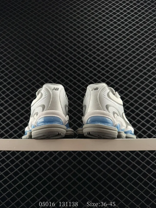 New Balance NB2000 灰色和蓝色厚底运动鞋 6