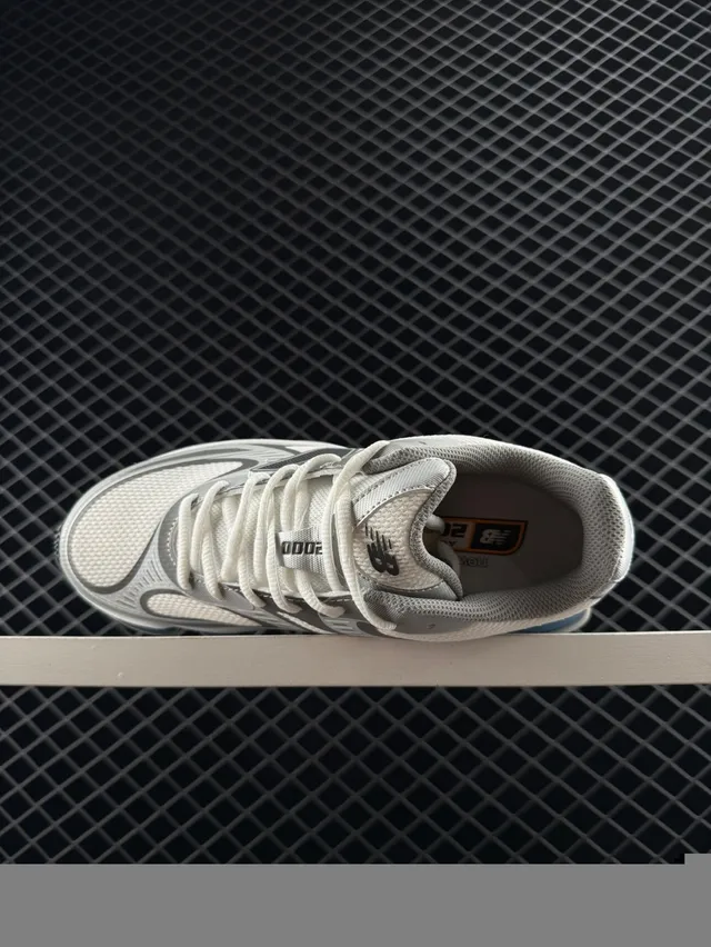 New Balance NB2000 灰色和蓝色厚底运动鞋 7