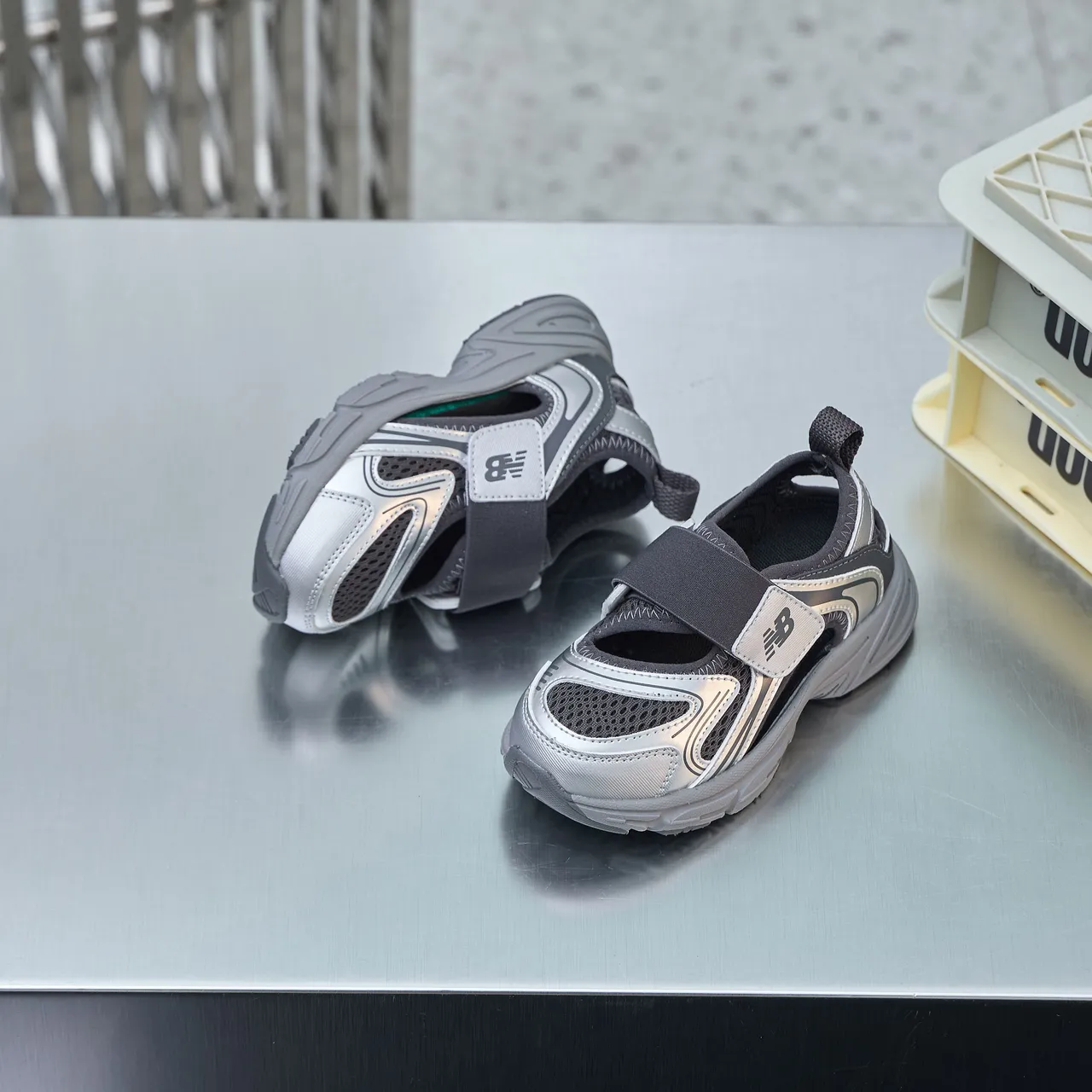 New Balance Silver Black Midsole Velcro Strap Closure Chunky Sneakers 8