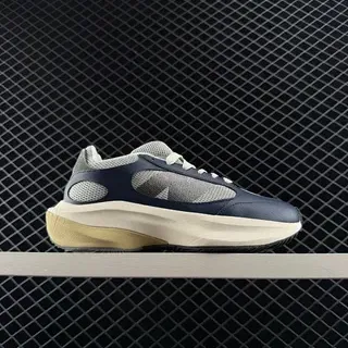 New Balance Warped Runner 海军蓝和米色厚底运动鞋