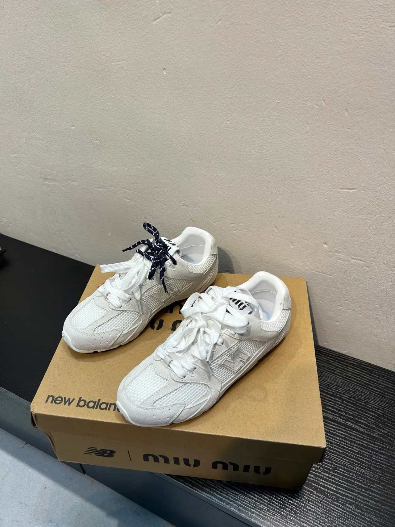 New Balance Tênis Lifestyle Branco Navy Retro Runner Silhueta Malha e Camurça Superior 3