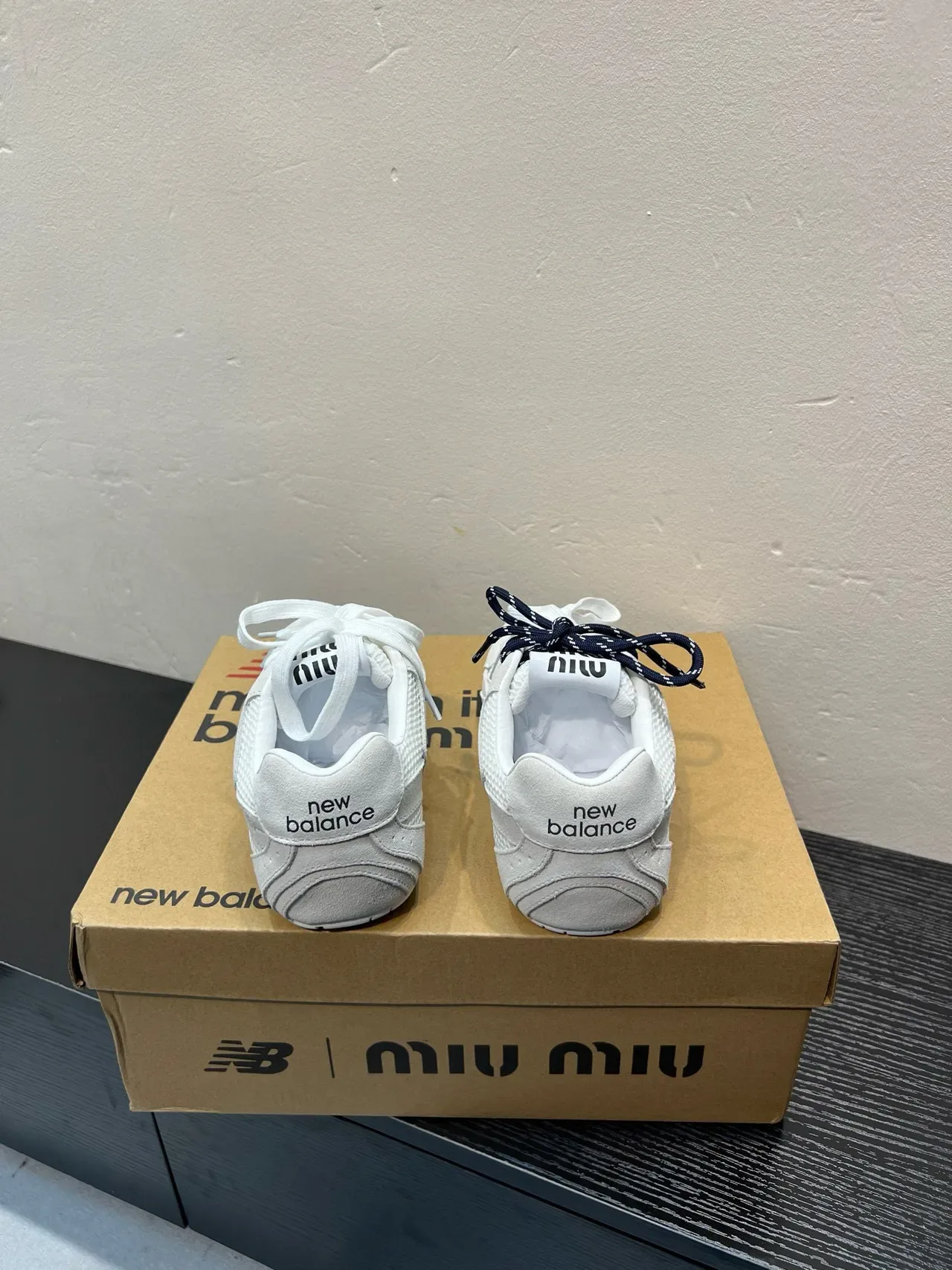 New Balance Tênis Lifestyle Branco Navy Retro Runner Silhueta Malha e Camurça Superior 6