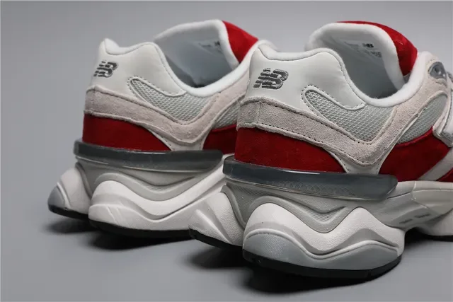 New Balance Blanc Rouge Sole Intermédiaire Épaisse Maille Et Daim Construction Par Superposition Chaussures Lifestyle 2