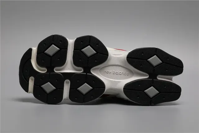 New Balance Blanc Rouge Sole Intermédiaire Épaisse Maille Et Daim Construction Par Superposition Chaussures Lifestyle 6