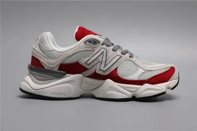 New Balance Blanc Rouge Sole Intermédiaire Épaisse Maille Et Daim Construction Par Superposition Chaussures Lifestyle 8