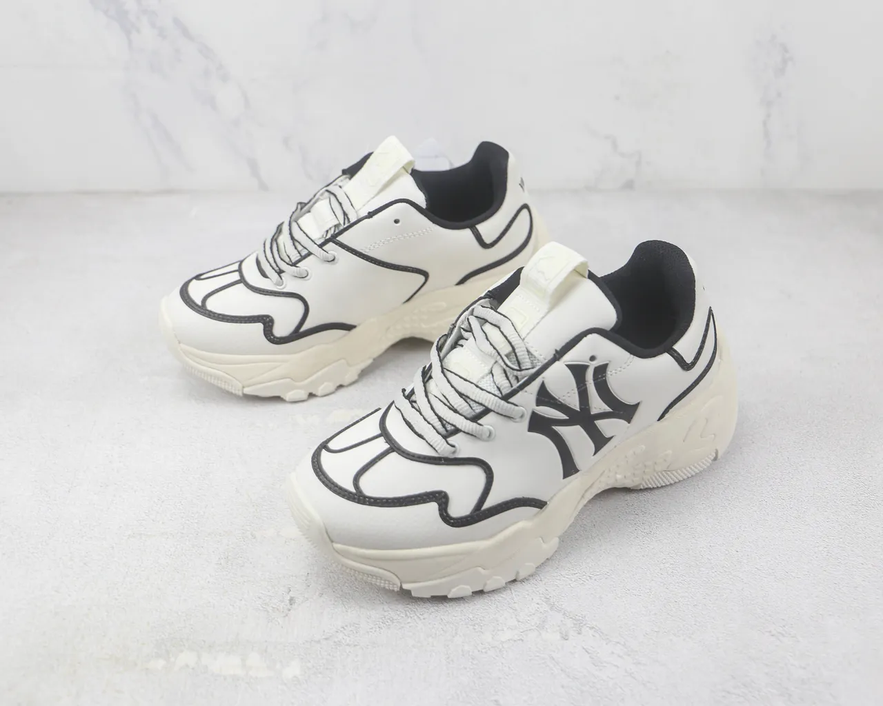 New Era Chaussures Blanches Noires Avec Tige En Cuir Imité NY Logo Sneakers à Semelle Épaisse 4