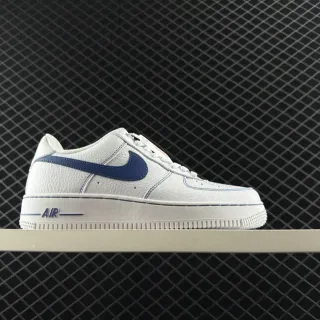 Nike Air Force 1 सफेद और नेवी ब्लू लाइफस्टाइल स्नीकर