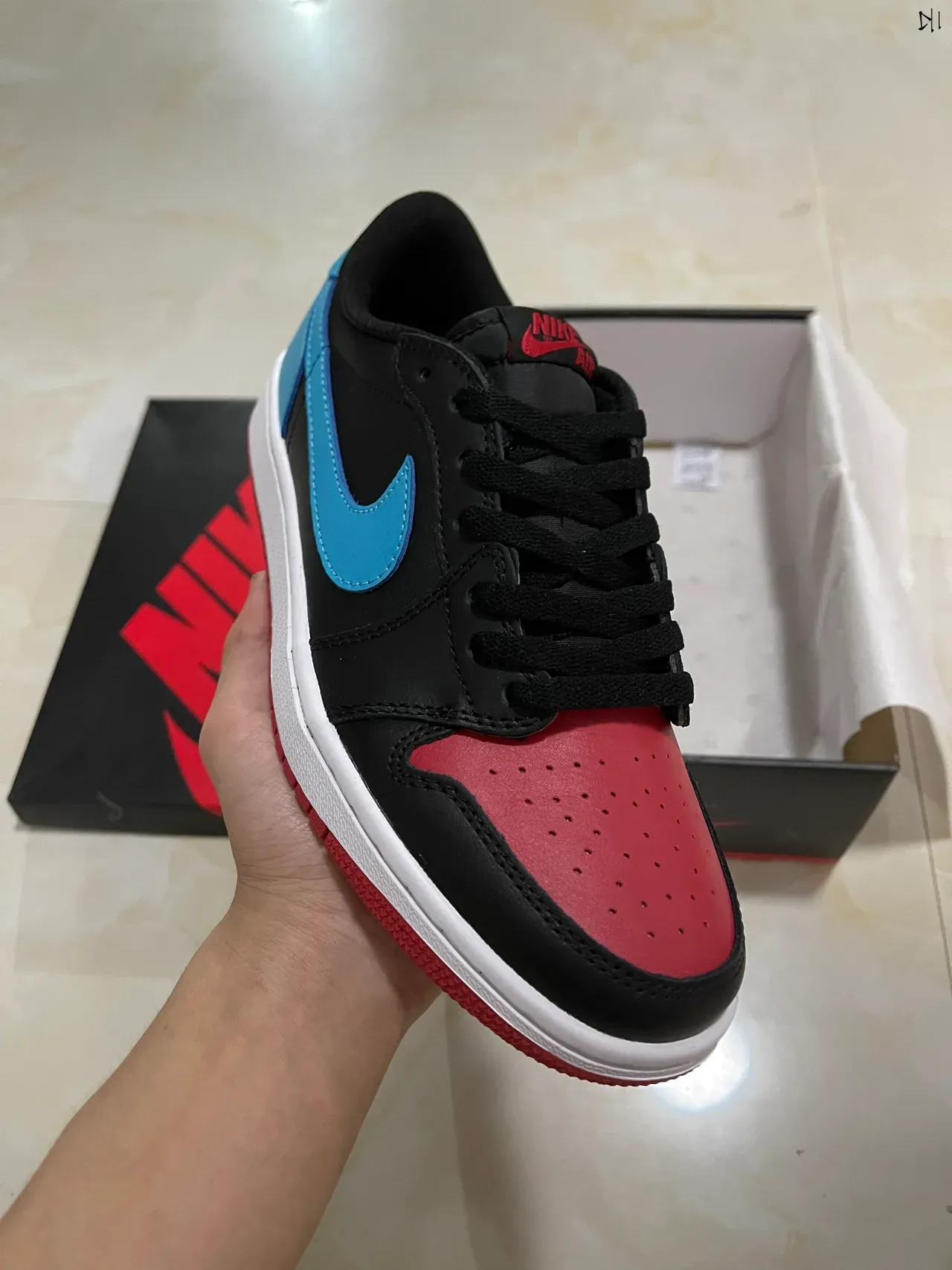 Nike Air Jordan 1 Low Noir Cyan Rouge Sneakers Lifestyle 2