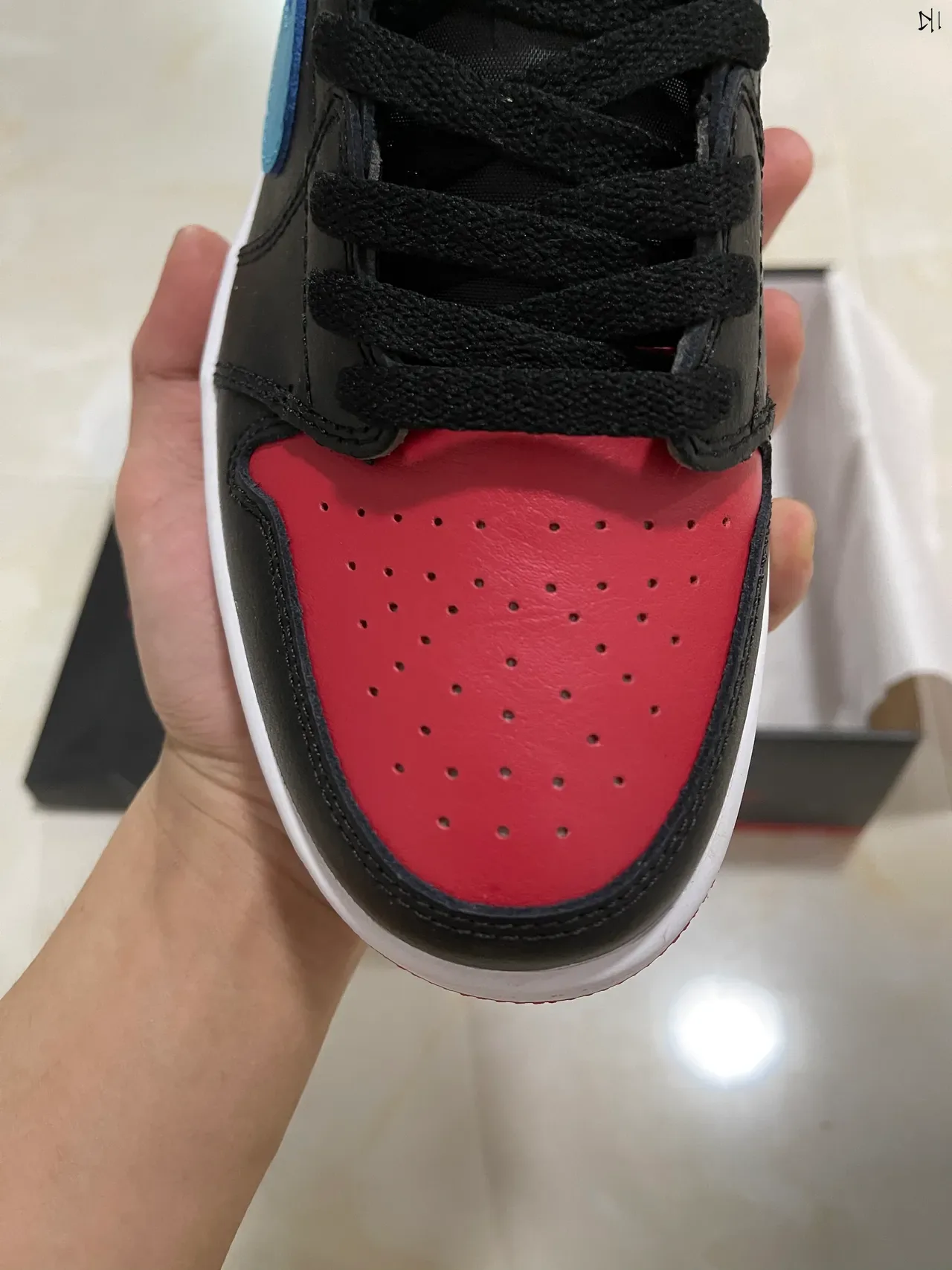 Nike Air Jordan 1 Low Noir Cyan Rouge Sneakers Lifestyle 3