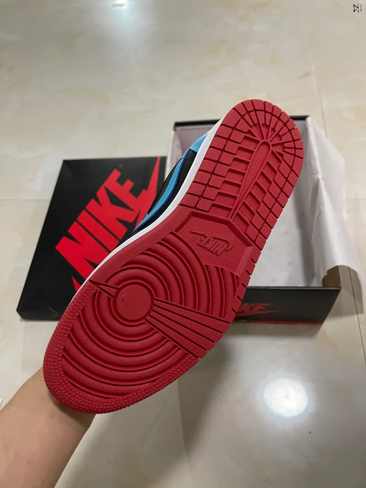 Nike Air Jordan 1 Low Noir Cyan Rouge Sneakers Lifestyle 5
