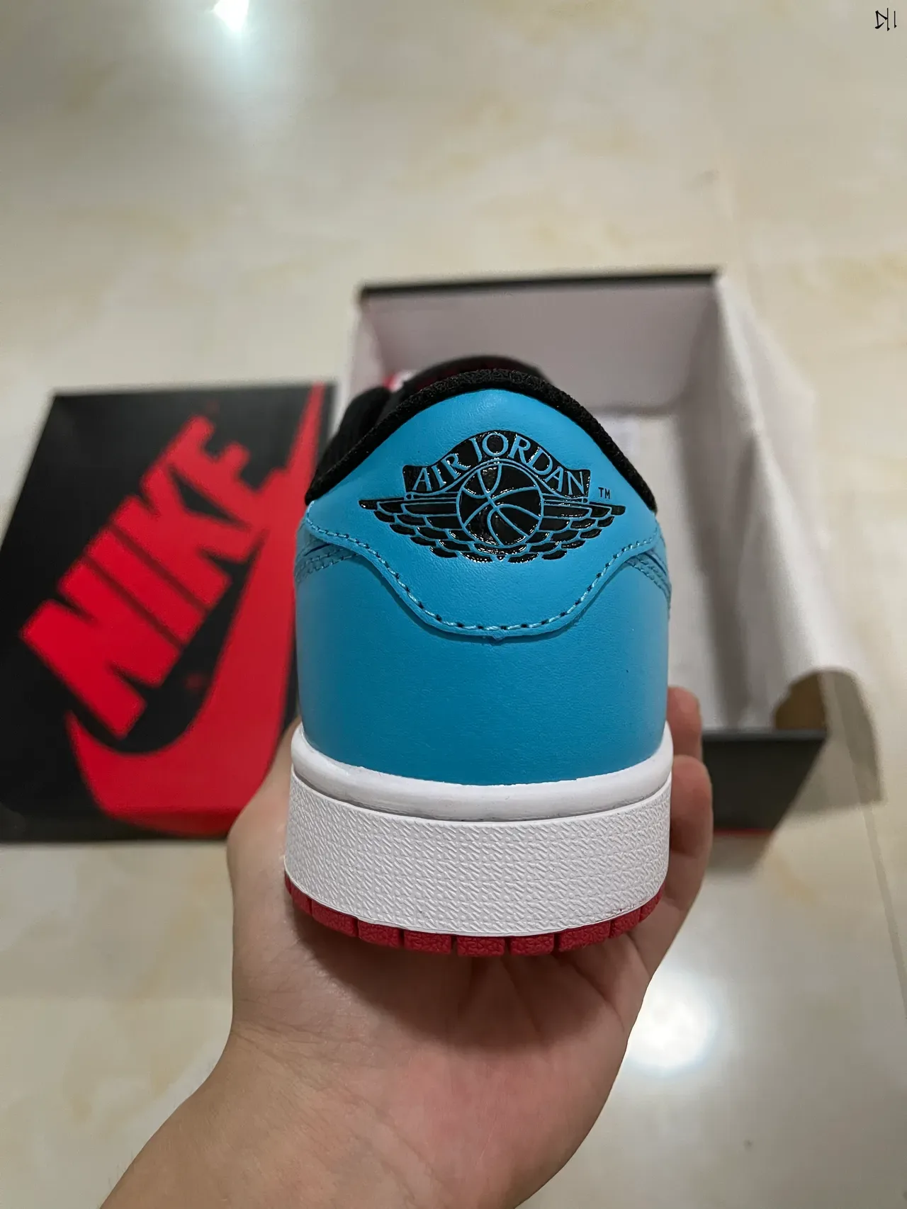 Nike Air Jordan 1 Low Noir Cyan Rouge Sneakers Lifestyle 6