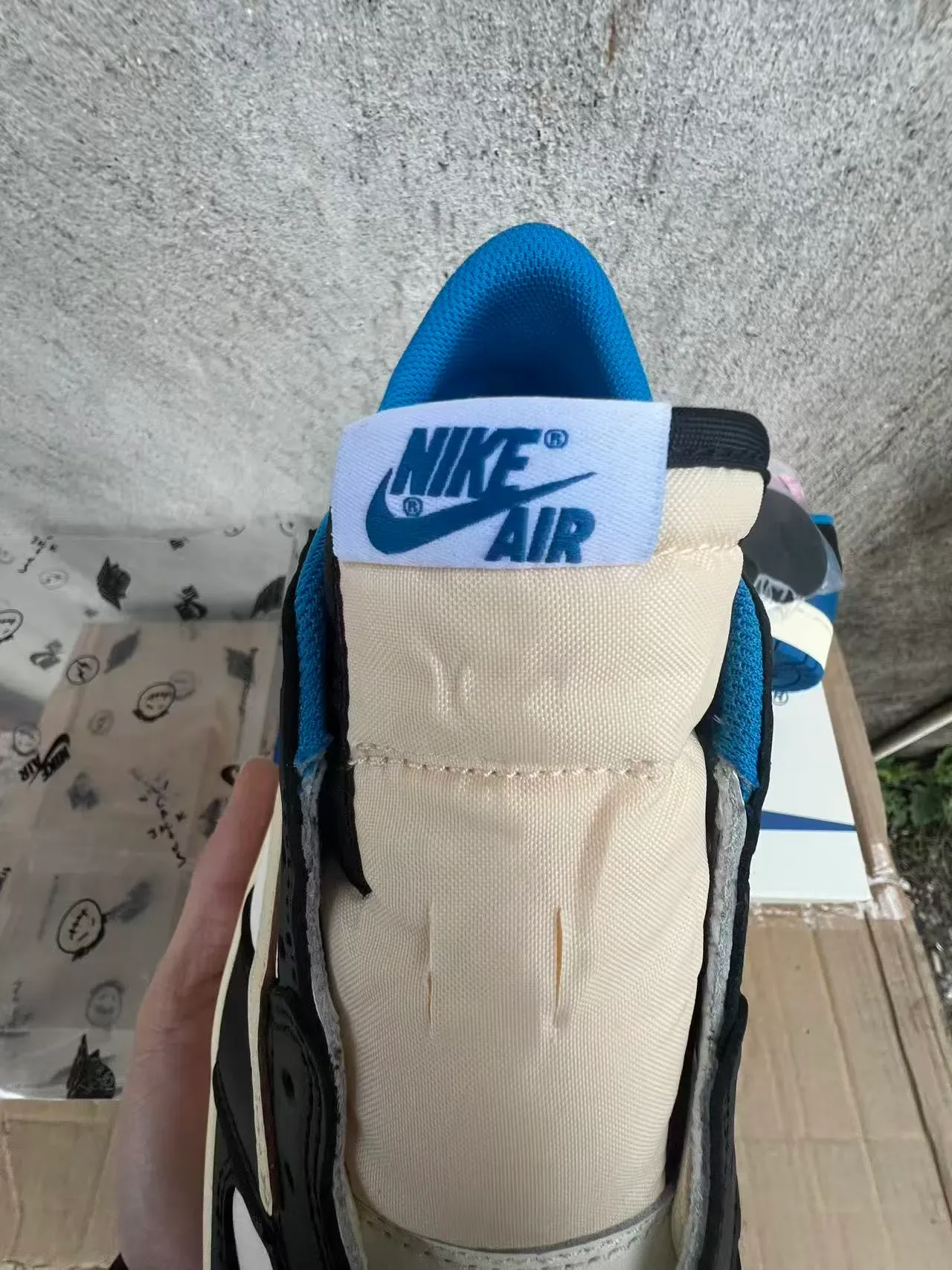 Nike Air Jordan 1 Low Crème Noir Bleu Royal Sneakers Lifestyle 4
