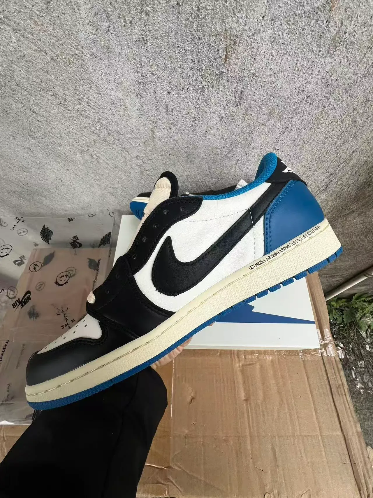 Nike Air Jordan 1 Low Crème Noir Bleu Royal Sneakers Lifestyle 5