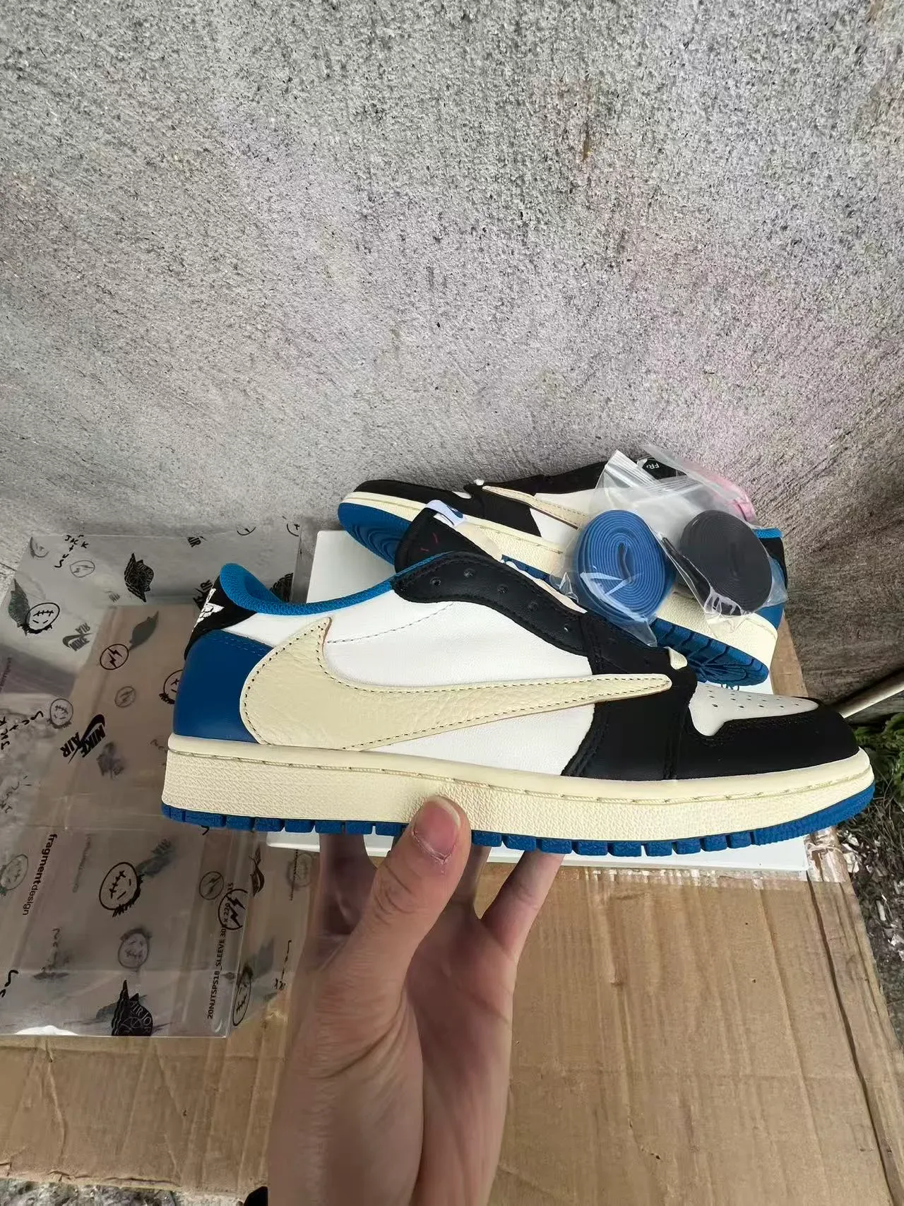 Nike Air Jordan 1 Low Crème Noir Bleu Royal Sneakers Lifestyle 7