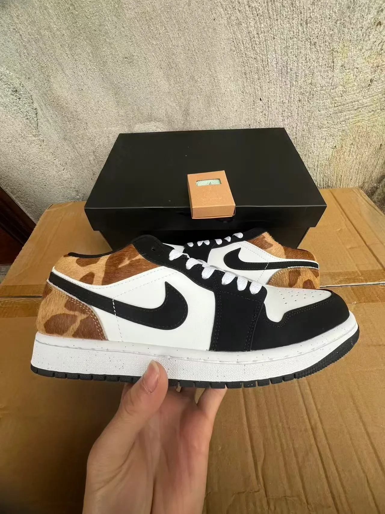 Nike Air Jordan 1 Low Sneakers Lifestyle motif giraffe Haircalf 7