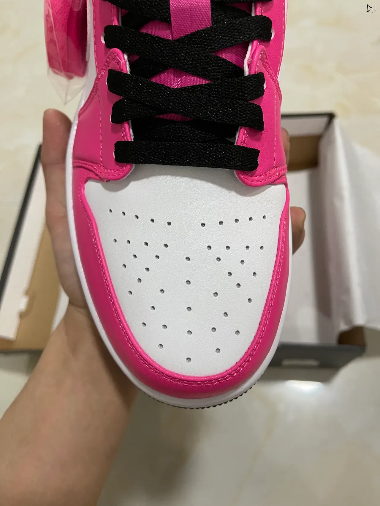 Nike Air Jordan 1 Low Tênis Lifestyle Rosa e Branco 3
