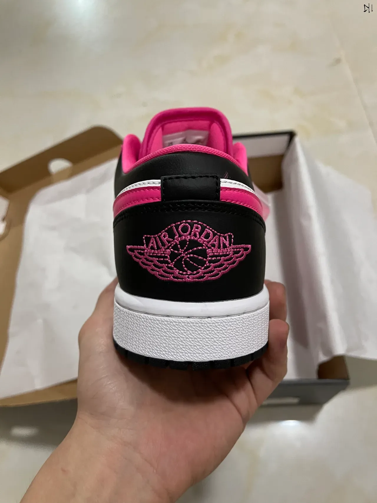 Nike Air Jordan 1 Low Tênis Lifestyle Rosa e Branco 6