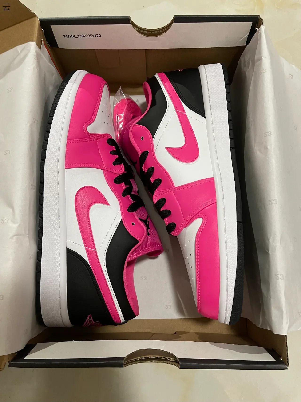 Nike Air Jordan 1 Low Tênis Lifestyle Rosa e Branco 7