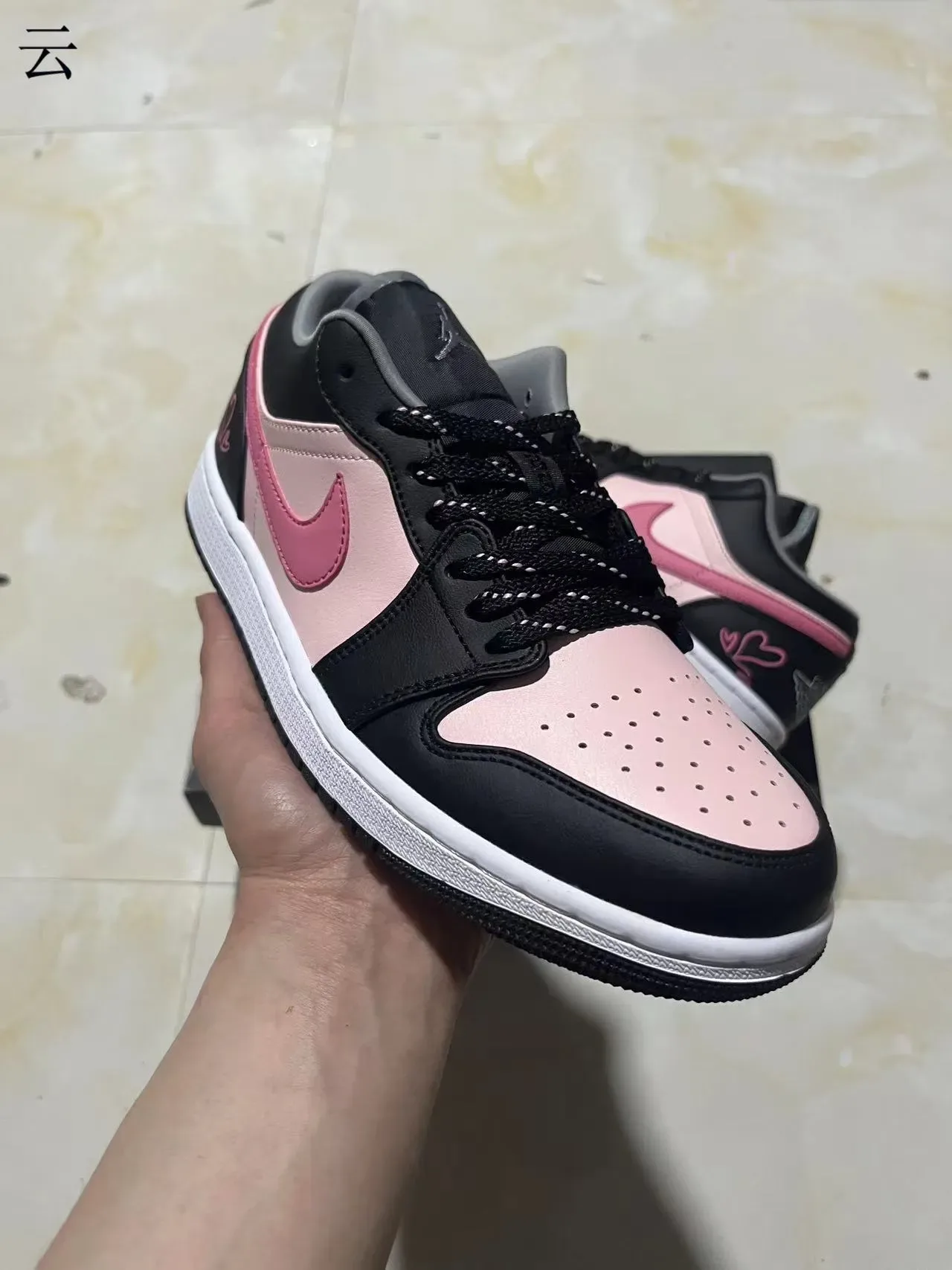 Sneakers Nike Air Jordan 1 Low Pink Heart Lifestyle 2