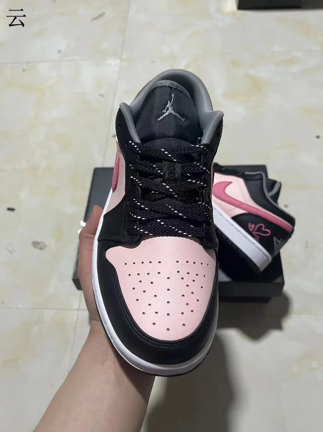Sneakers Nike Air Jordan 1 Low Pink Heart Lifestyle 3