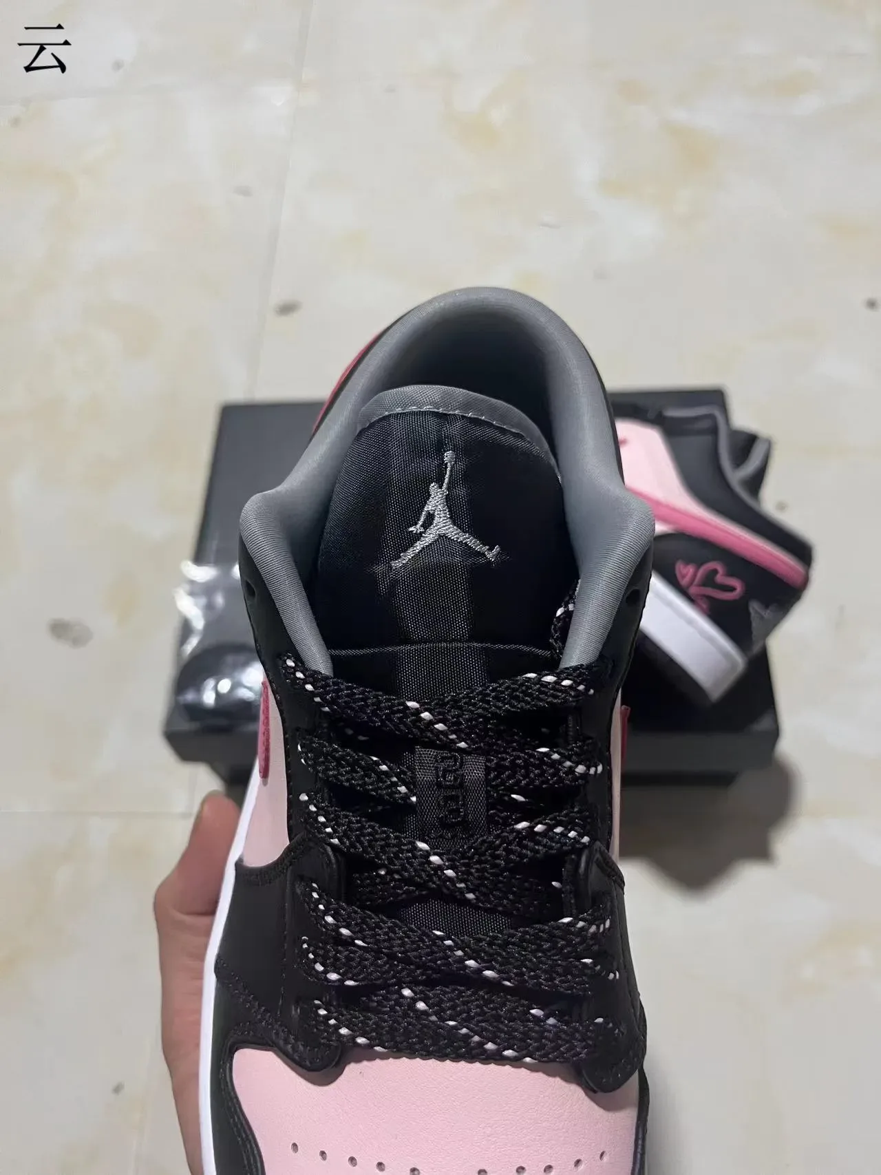 Sneakers Nike Air Jordan 1 Low Pink Heart Lifestyle 4