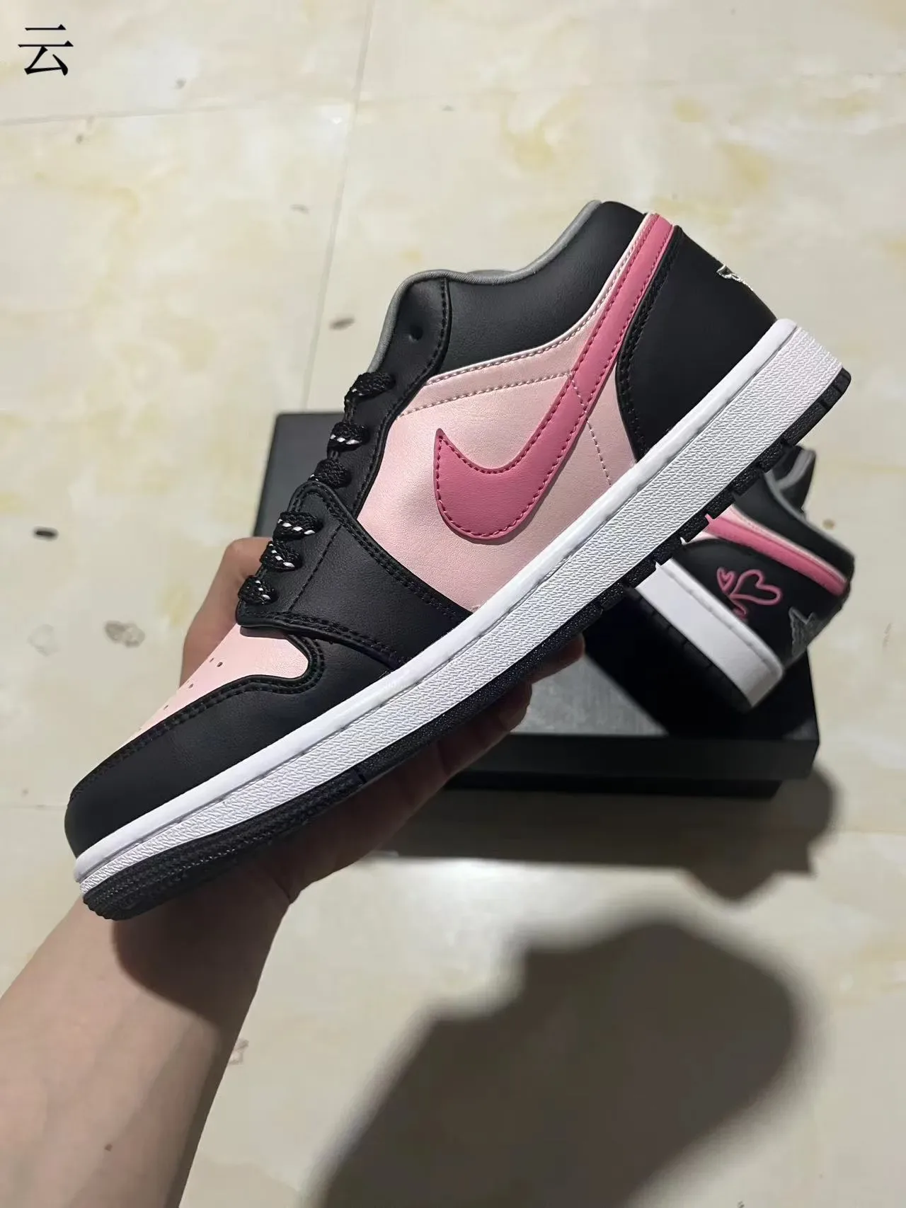 Sneakers Nike Air Jordan 1 Low Pink Heart Lifestyle 5