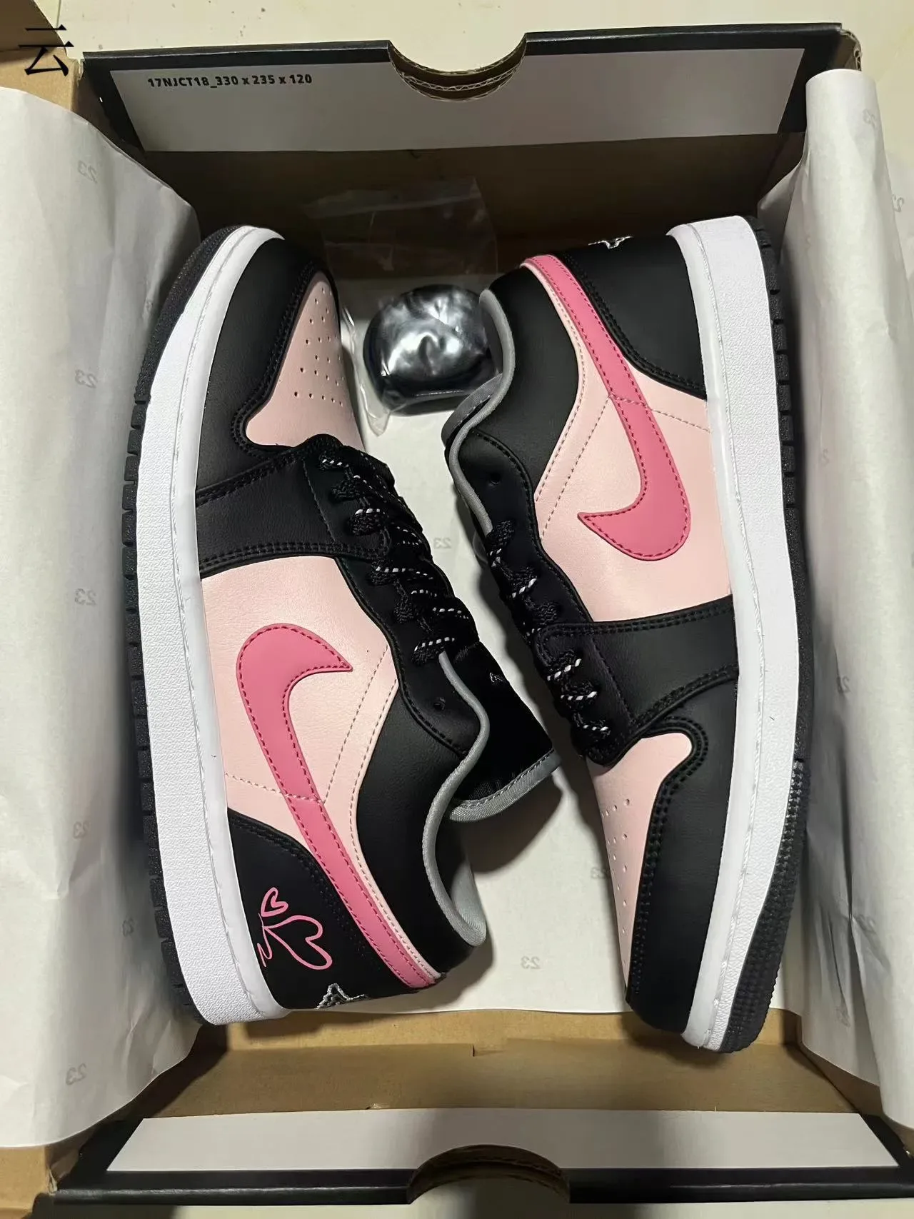 Sneakers Nike Air Jordan 1 Low Pink Heart Lifestyle 11