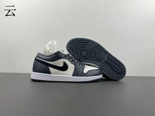 Nike Air Jordan 1 Low Blanc Gris Foncé Noir Lifestyle Sneakers 3