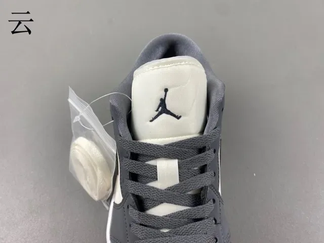 Nike Air Jordan 1 Low Blanc Gris Foncé Noir Lifestyle Sneakers 7