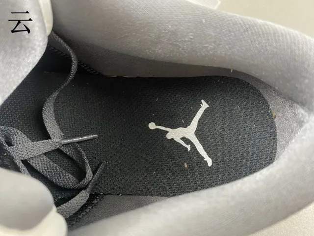 Nike Air Jordan 1 Low Blanc Gris Foncé Noir Lifestyle Sneakers 10