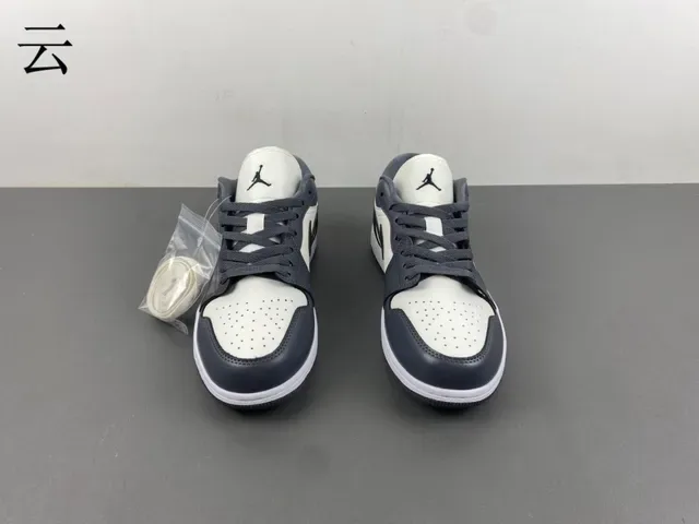 Nike Air Jordan 1 Low Blanc Gris Foncé Noir Lifestyle Sneakers 12