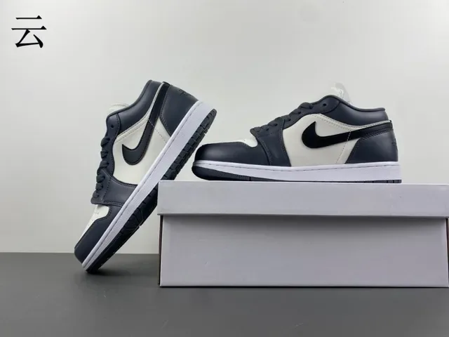 Nike Air Jordan 1 Low Blanc Gris Foncé Noir Lifestyle Sneakers 14
