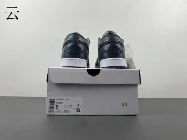 Nike Air Jordan 1 Low Blanc Gris Foncé Noir Lifestyle Sneakers 17