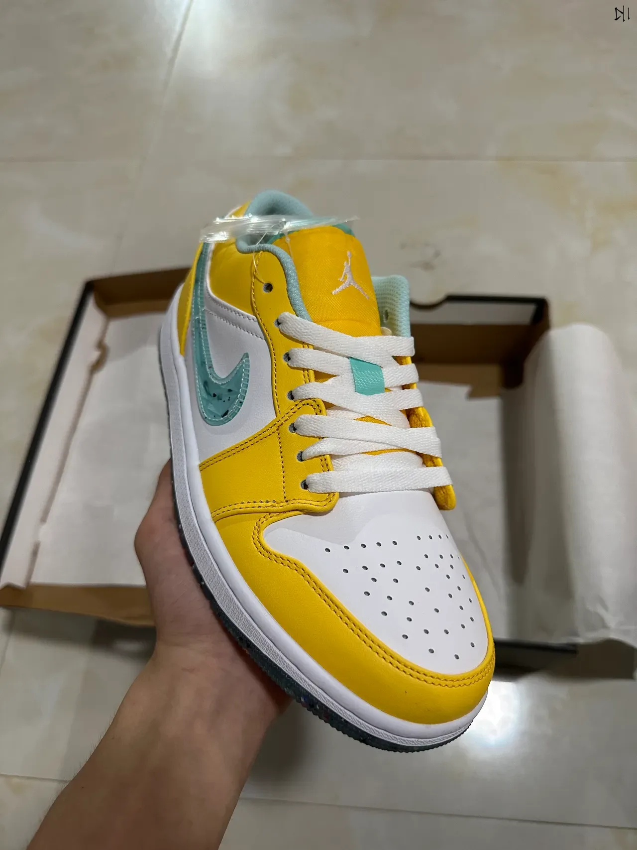 Nike Air Jordan 1 Low Yellow White Aqua Speckled Lifestyle Sneakers 2