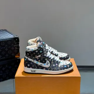 Nike Air Jordan 1 Monogram Print High-Top 篮球鞋