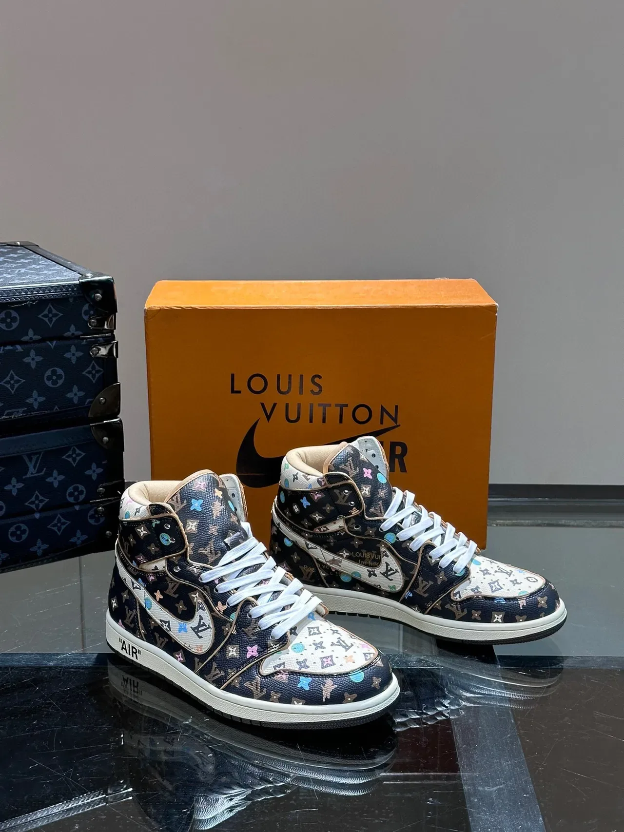 Nike Air Jordan 1 Monogram Print High-Top Tênis de Basquete 5