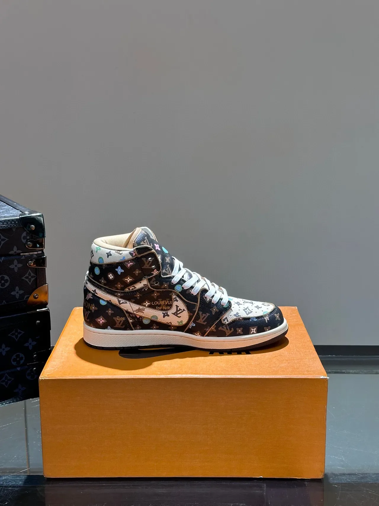 Nike Air Jordan 1 Monogram Print High-Top Tênis de Basquete 6