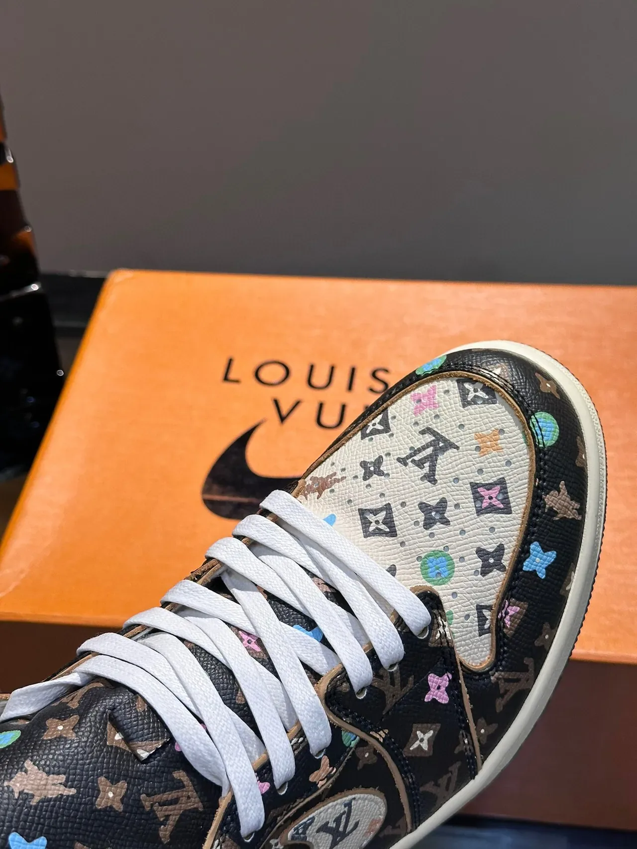 Nike Air Jordan 1 Monogram Print High-Top Tênis de Basquete 8