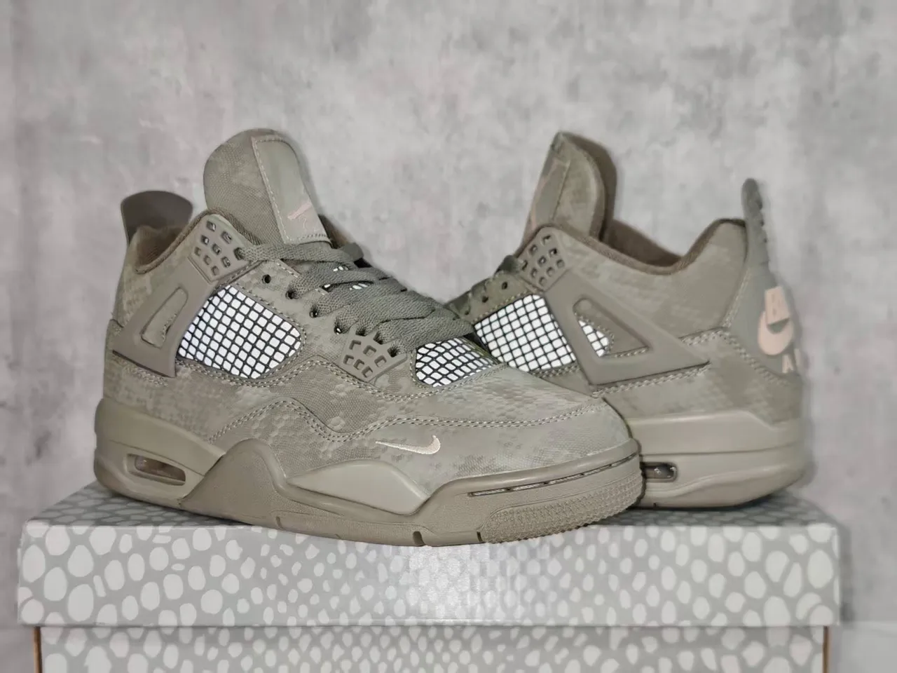 Nike Air Jordan 4 Olive Snake-Print Basketball Shoes 2