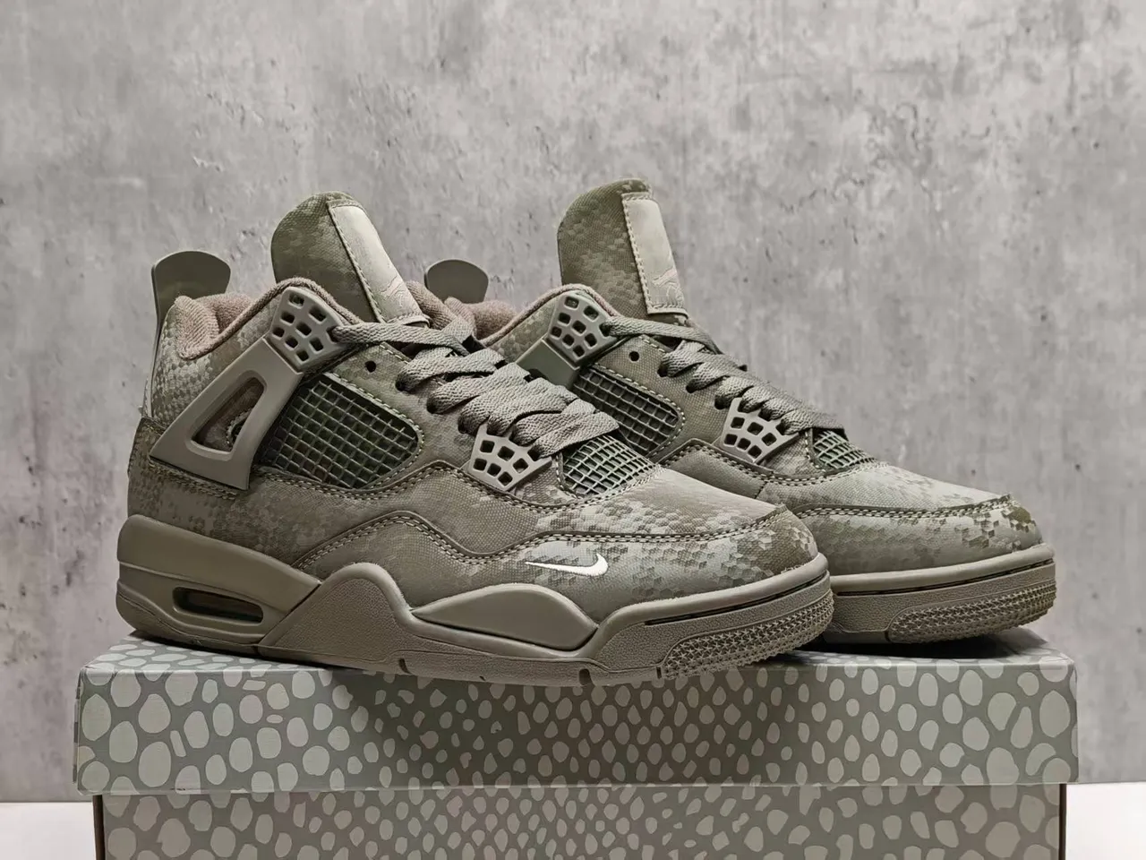 Nike Air Jordan 4 Olive Snake-Print Basketball Shoes 4