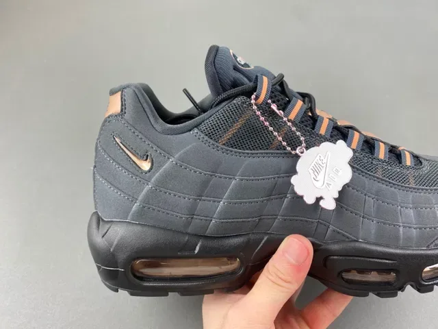 Nike Air Max 95 Gray Beige Quilted Upper Visible Cushioning Lifestyle Sneakers 3