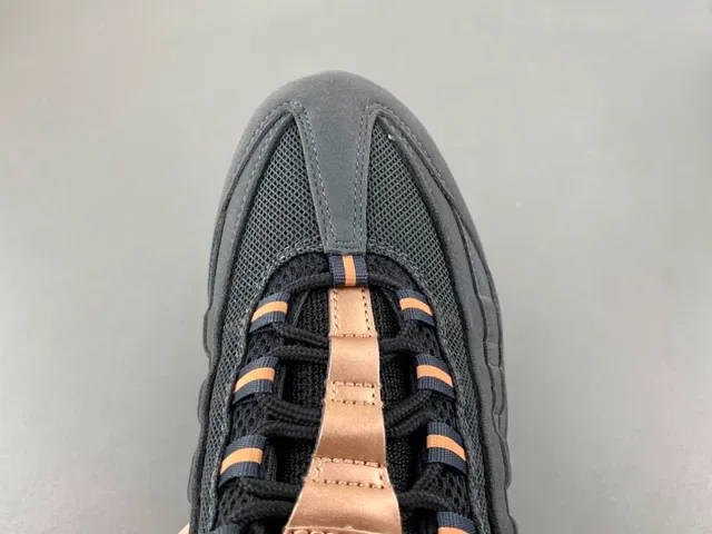 Nike Air Max 95 Gray Beige Quilted Upper Visible Cushioning Lifestyle Sneakers 5