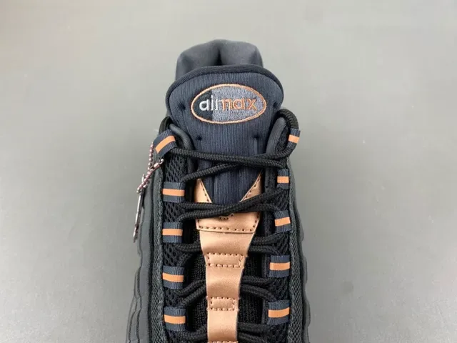 Nike Air Max 95 Gray Beige Quilted Upper Visible Cushioning Lifestyle Sneakers 6
