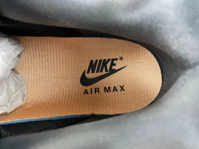 Nike Air Max 95 Gray Beige Quilted Upper Visible Cushioning Lifestyle Sneakers 8
