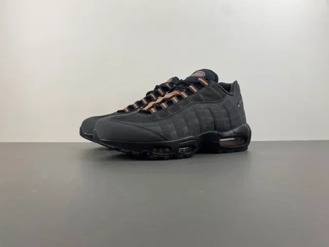 Nike Air Max 95 Gray Beige Quilted Upper Visible Cushioning Lifestyle Sneakers 11