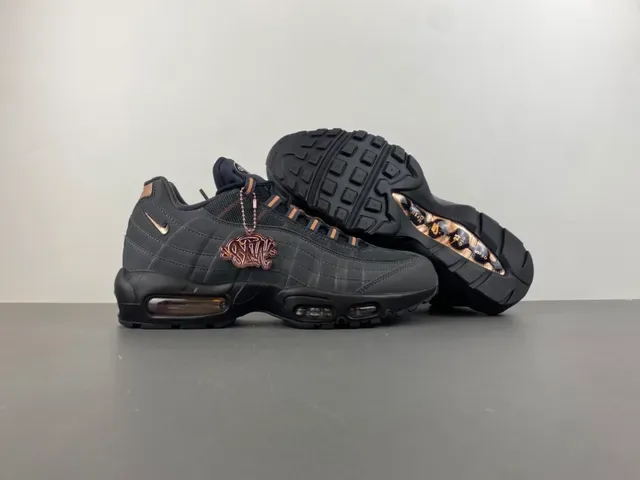 Nike Air Max 95 Gray Beige Quilted Upper Visible Cushioning Lifestyle Sneakers 13